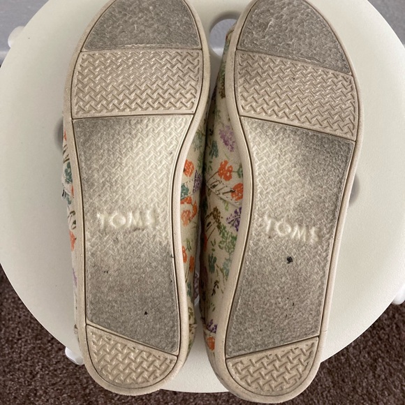 TOMS Classic Slip-on Shoes - Picture 5 of 6